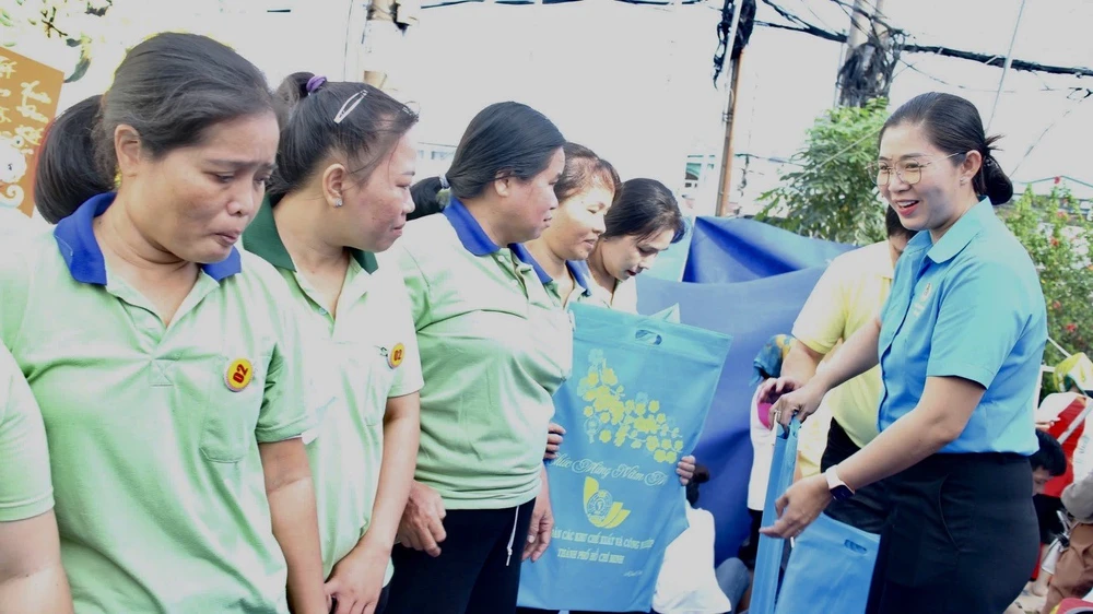 chăm lo Tết 4.jpeg