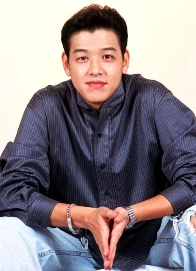 Hoàng tử đẹp nhất lịch sử quá thảm hại: Visual tụt dốc gấp 10 lần, sự nghiệp mất trắng vì tội không thể tha thứ- Ảnh 8. Hoàng tử đẹp nhất lịch sử quá thảm hại: Visual tụt dốc gấp 10 lần, sự nghiệp mất trắng vì tội không thể tha thứ- Ảnh 8.