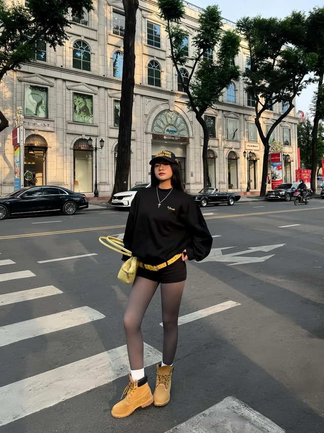 Áo nỉ phối quần shorts tạo bản phối ‘trái mùa’ đầy ngẫu hứng 5 Áo nỉ phối quần shorts tạo bản phối ‘trái mùa’ đầy ngẫu hứng - Ảnh 5.