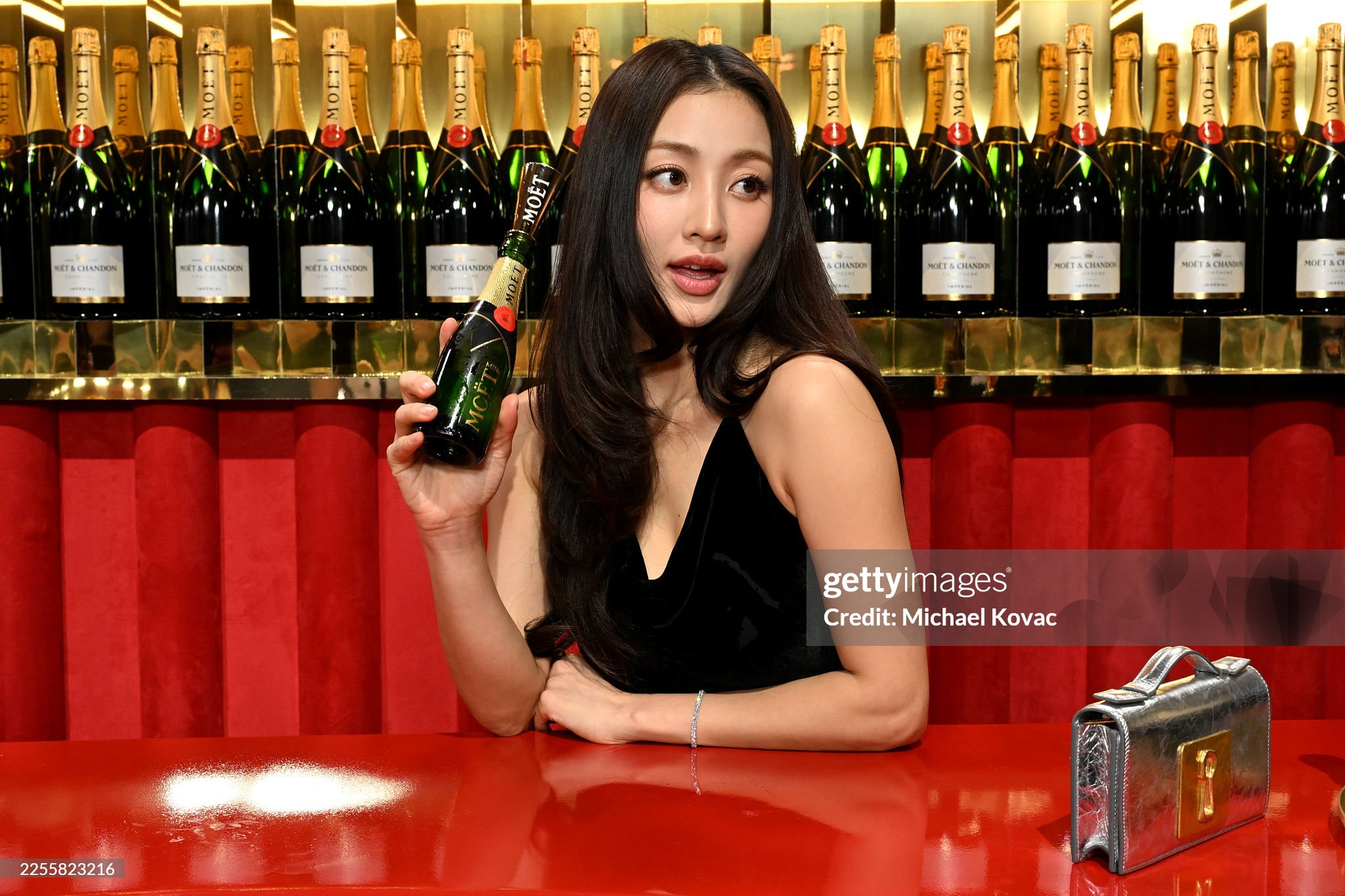 Ngạc nhiên chưa: Đối thủ Lisa đi dự Quả Cầu Vàng mà... chẳng ai biết!- Ảnh 7.