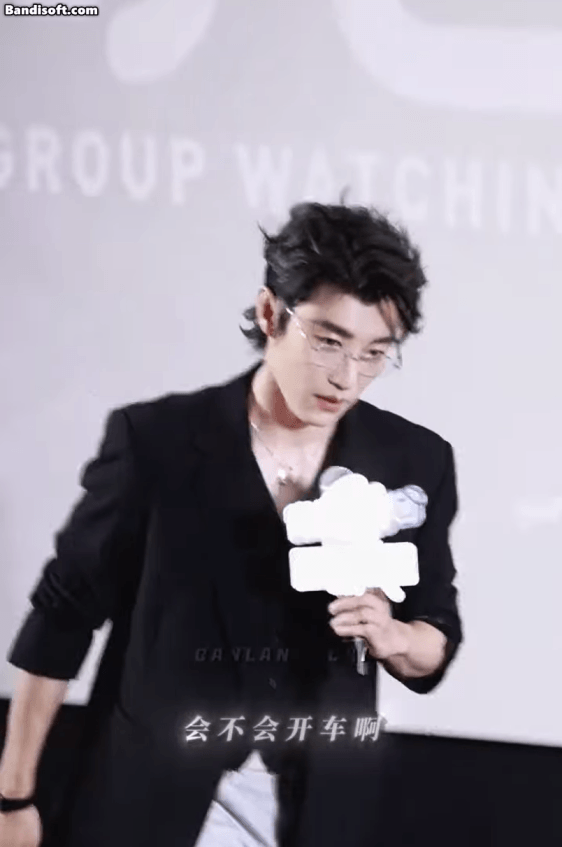 2 ngày nay ai cũng nhắc tên 1 mỹ nam: Đẹp lạ chưa từng thấy, chỉ bấm thang máy cũng cuốn điên- Ảnh 6.