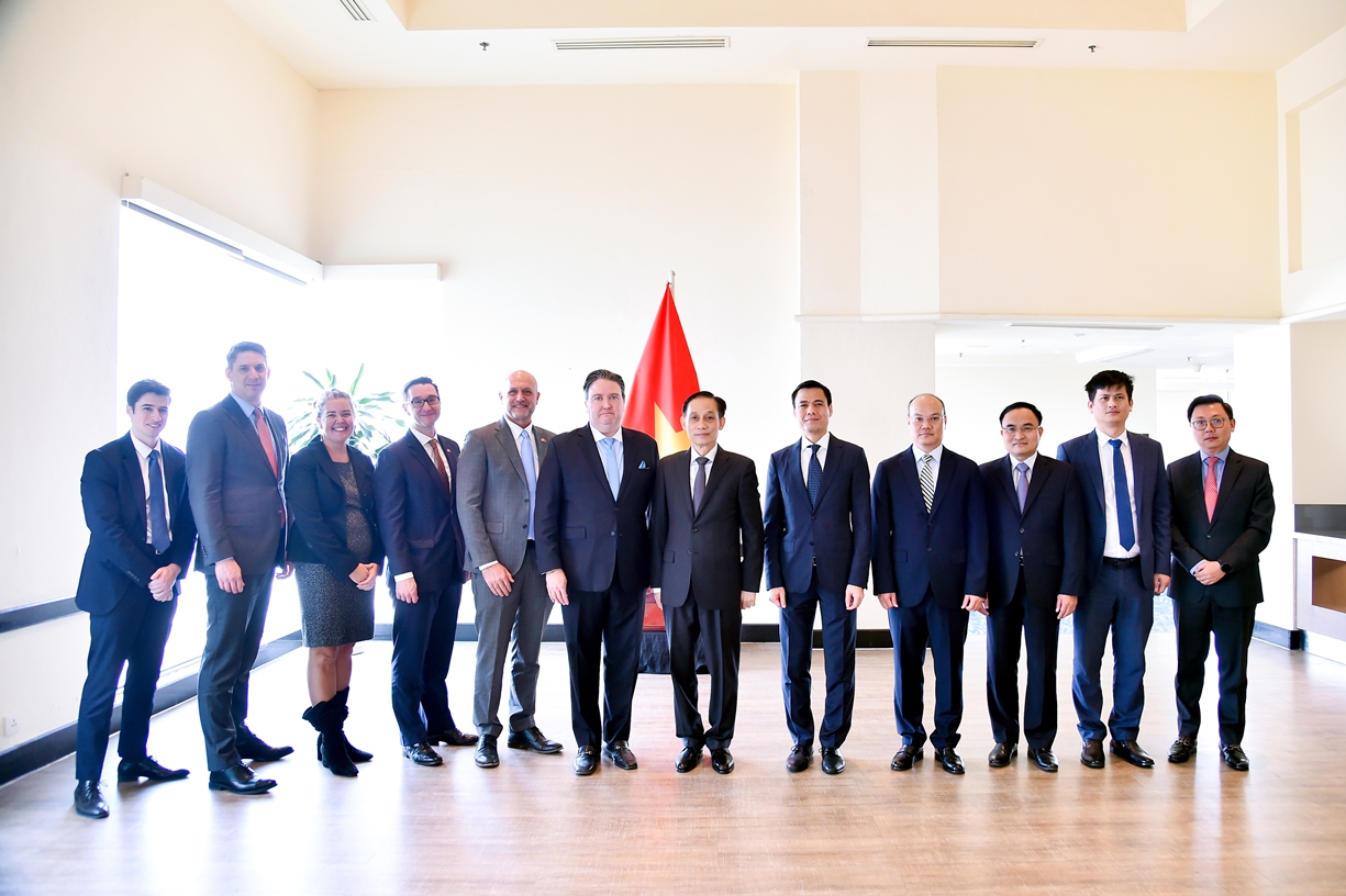 Bộ trưởng Ngoại giao Lê Hoài Trung trao Huân chương Hữu nghị cho Đại sứ Mỹ Marc Knapper - Ảnh 3.