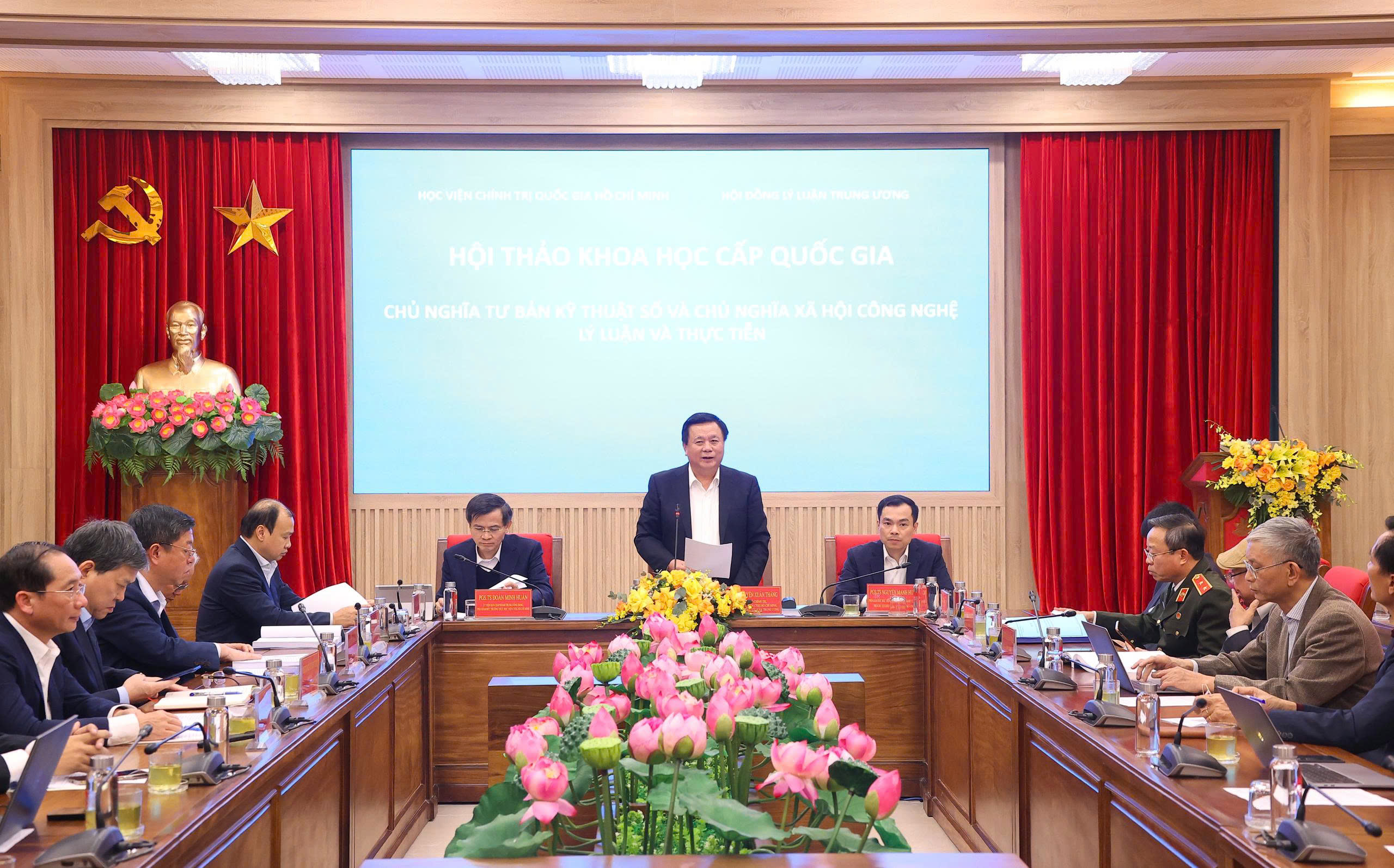 Ông Nguyễn Xuân Thắng: Không để chuyển đổi số làm gia tăng bất bình đẳng xã hội 2 Nguyễn Xuân Thắng - Ảnh 2.