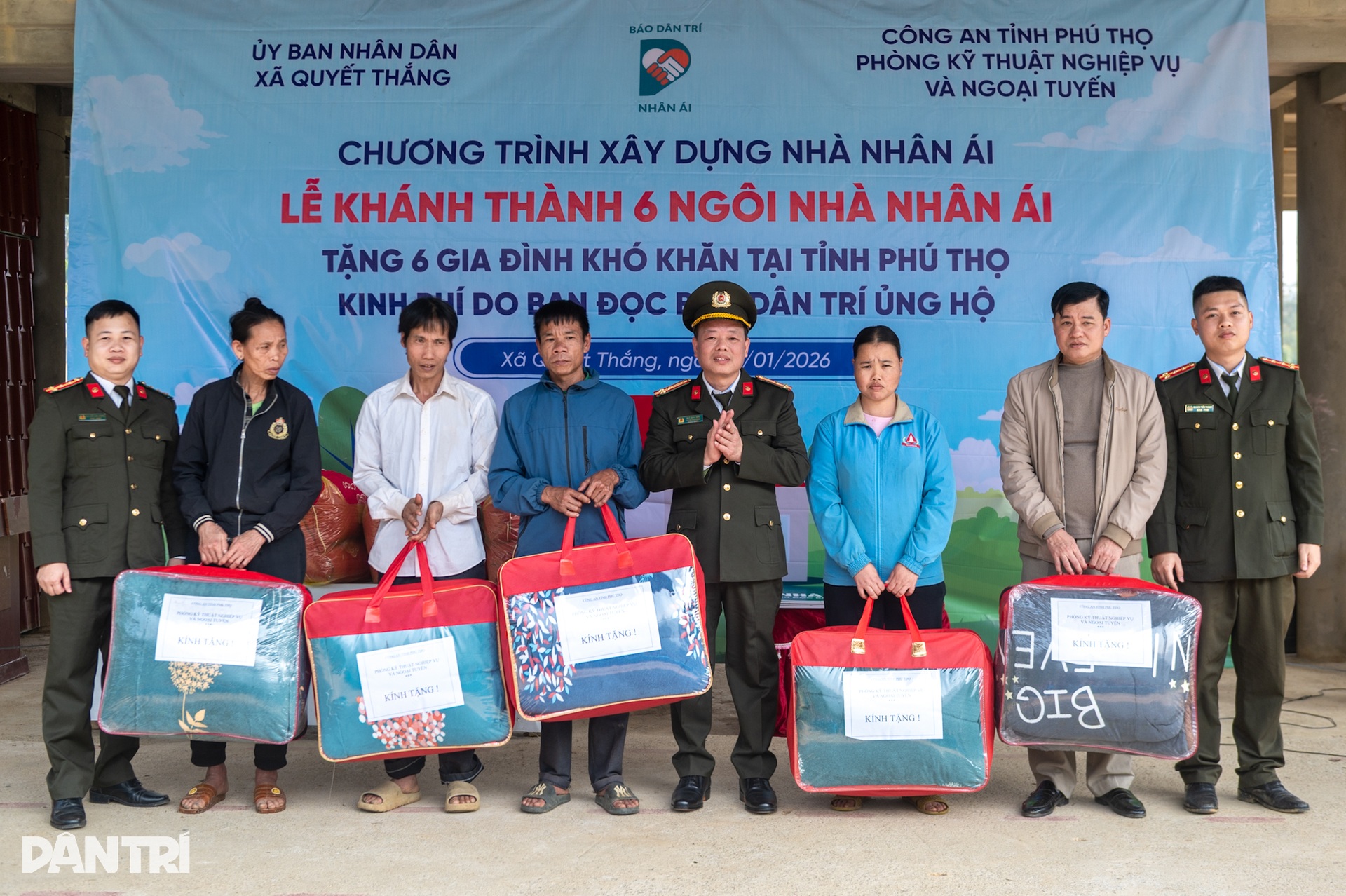 Khánh thành nhà Nhân ái ở Phú Thọ, giúp 6 hộ nghèo hoàn thành giấc mơ an cư - 14 Khánh thành nhà Nhân ái ở Phú Thọ, giúp 6 hộ nghèo hoàn thành giấc mơ an cư - 14