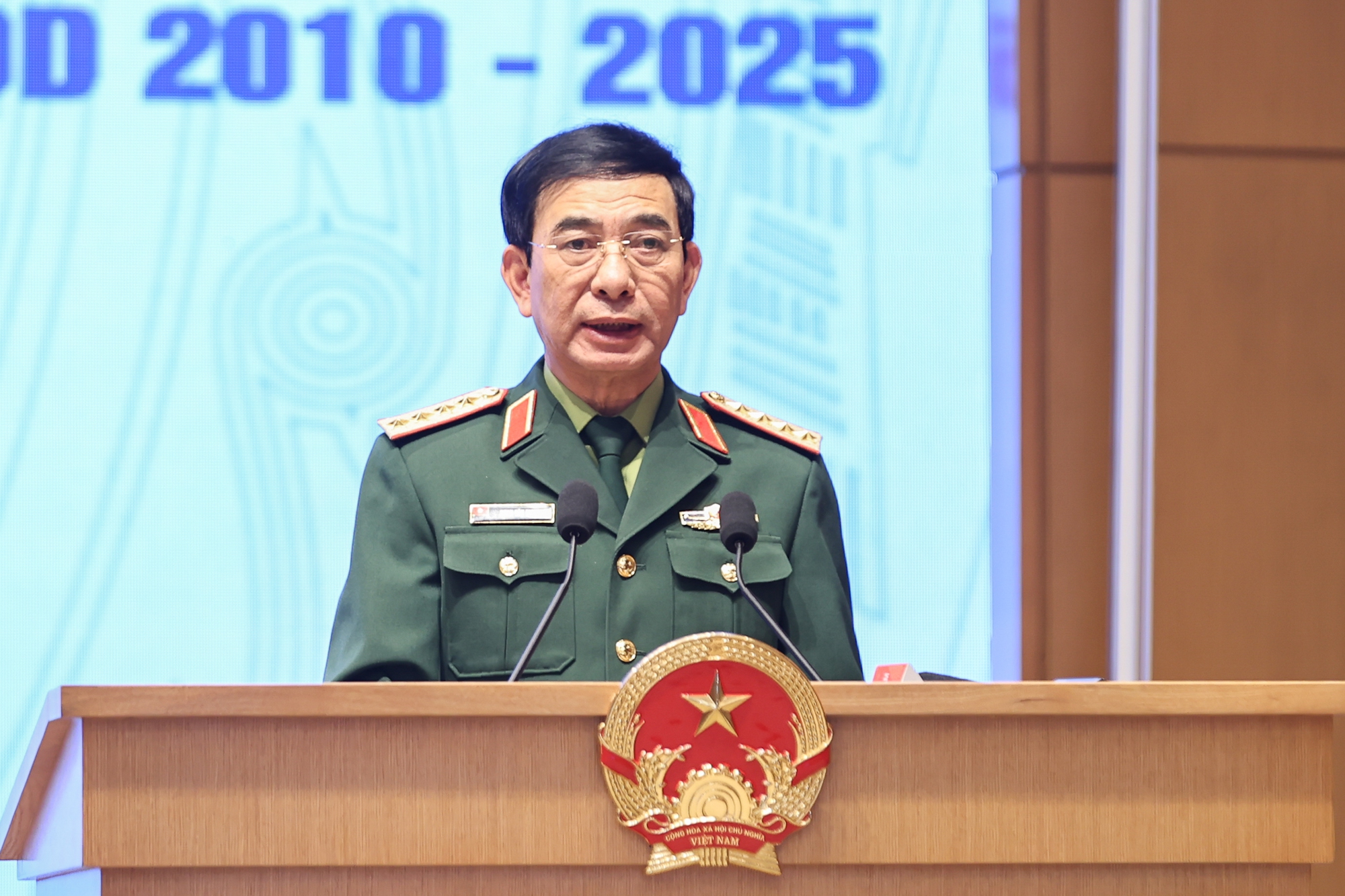 Thủ tướng: Làm sạch cơ bản ô nhiễm bom mìn dịp 100 năm ngày thành lập nước - Ảnh 2.