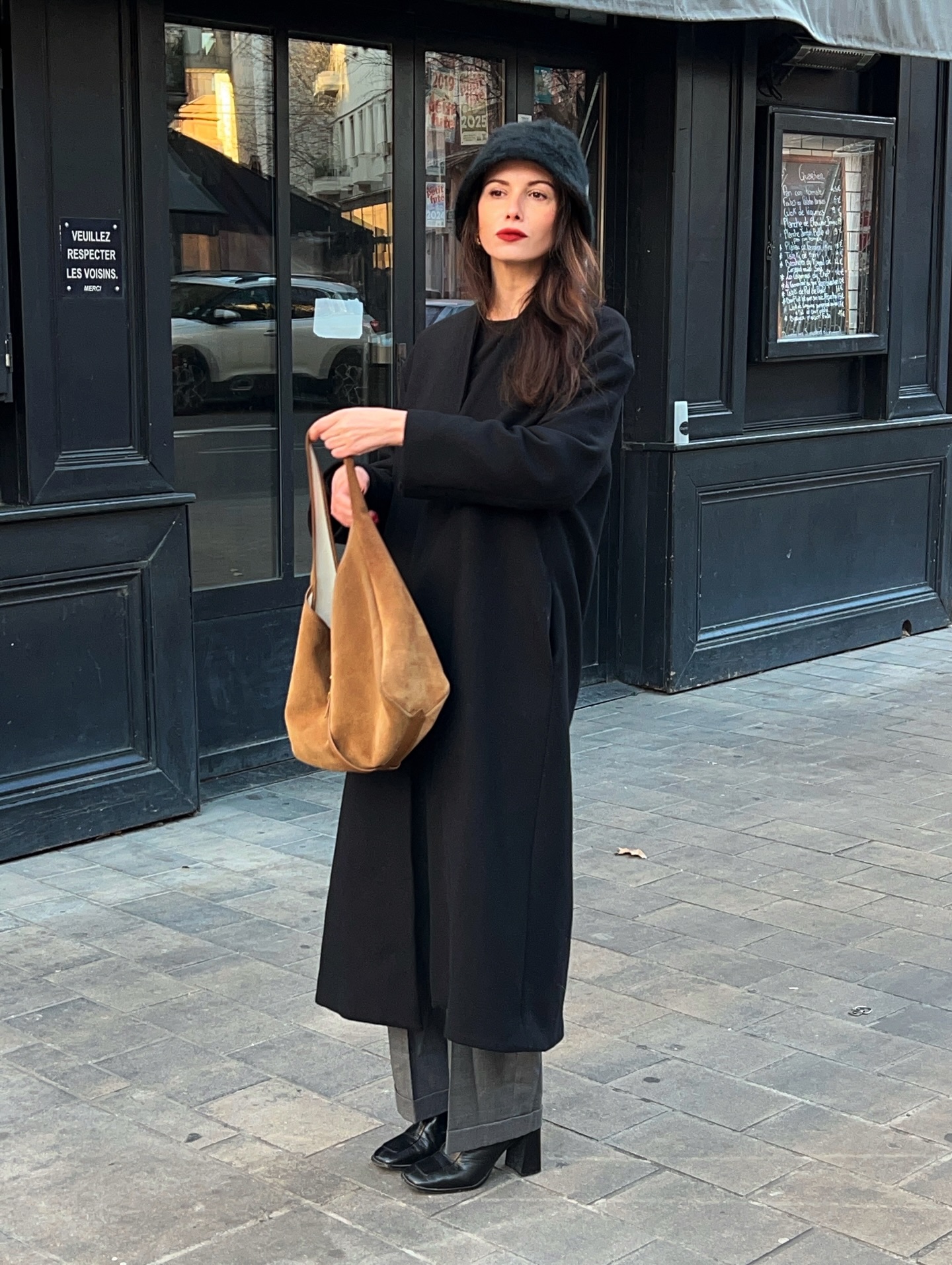 5 món thời trang trong tủ đồ của một quý cô theo đuổi phong cách basic- Ảnh 3.