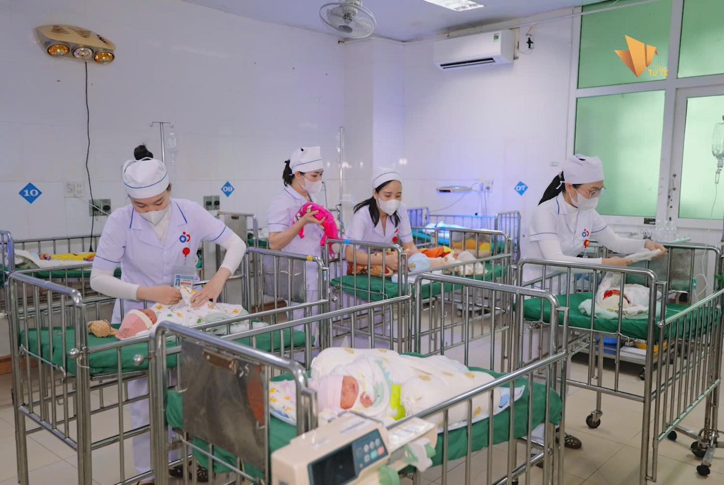 Nữ điều dưỡng bị đâm 11 nhát dao xúc động ngày quay trở lại công việc, kể lại thời khắc che chắn cho trẻ sơ sinh trong vụ truy sát kinh hoàng- Ảnh 7.