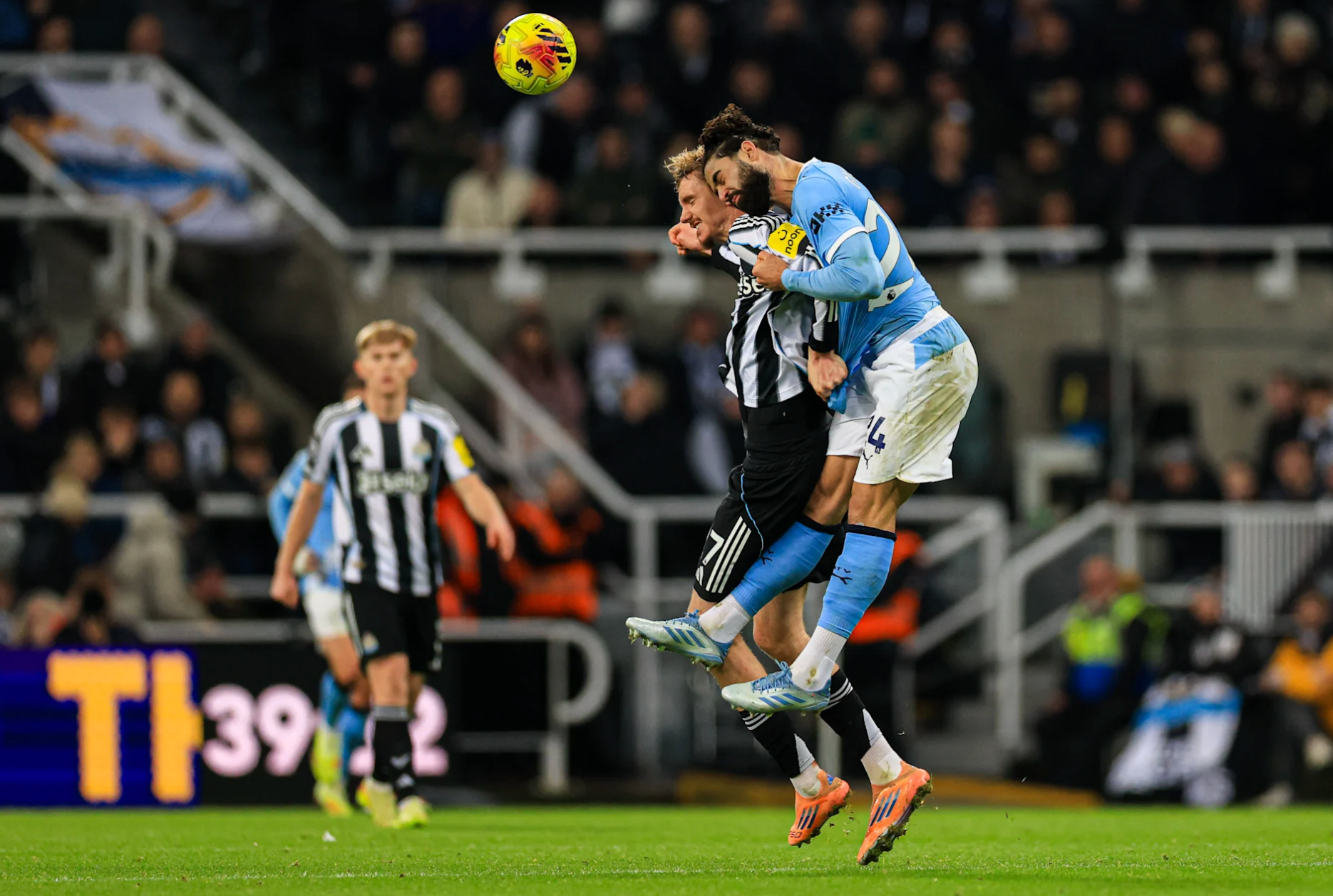 Tân binh Semenyo tỏa sáng, Man City quật ngã Newcastle ở bán kết League Cup - Ảnh 2.