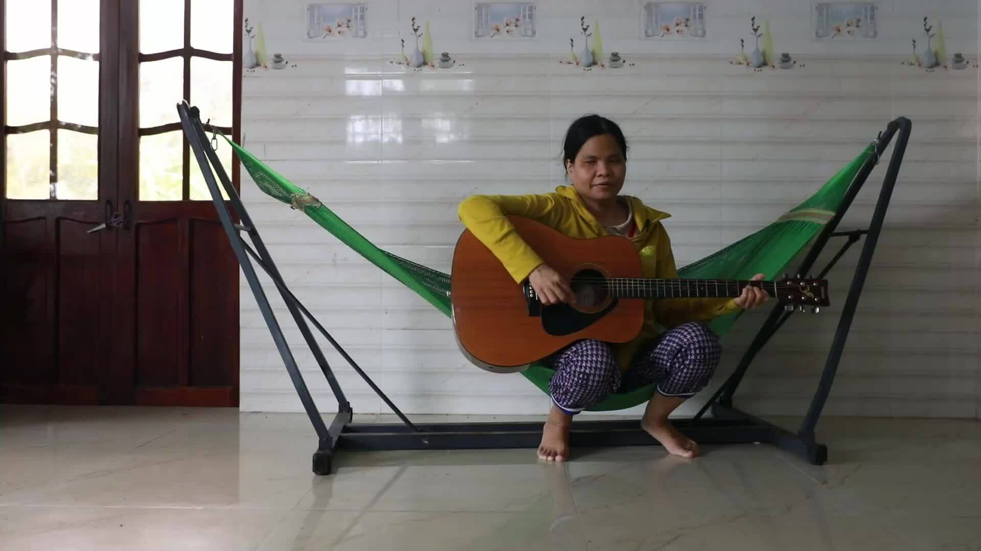 Diễm 'Tam Kỳ' hát Mùa xuân của mẹ