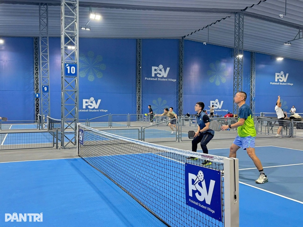 Sống cạnh sân pickleball: Cư dân ở Hà Nội đeo bịt tai, không muốn về nhà - 3