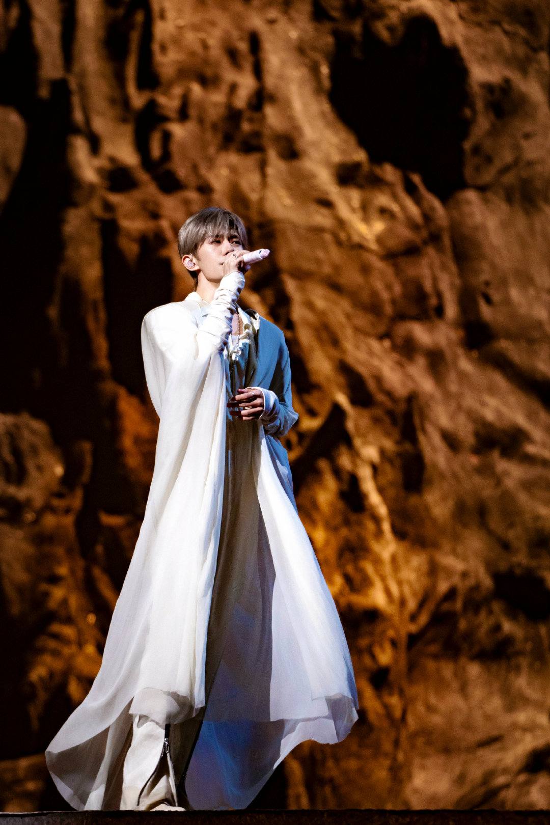 Siêu concert bị nghi hút hết 