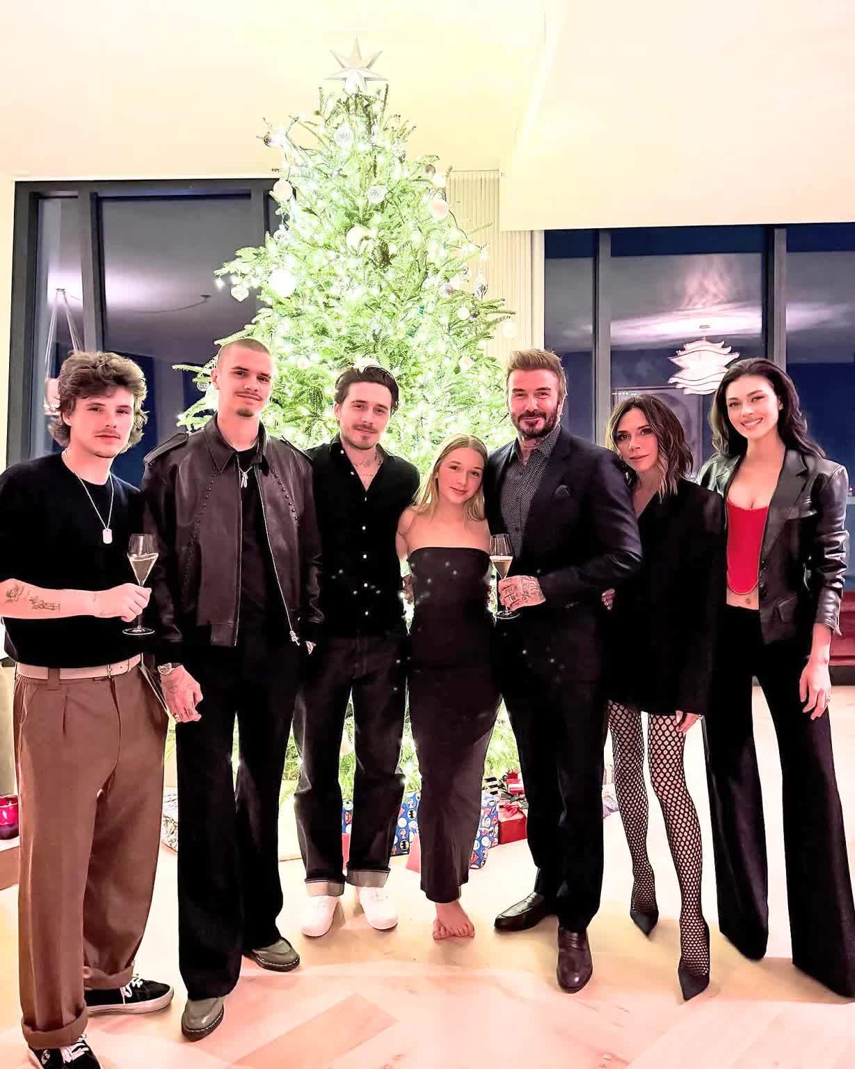 Con cả nhà Beckham âm thầm 