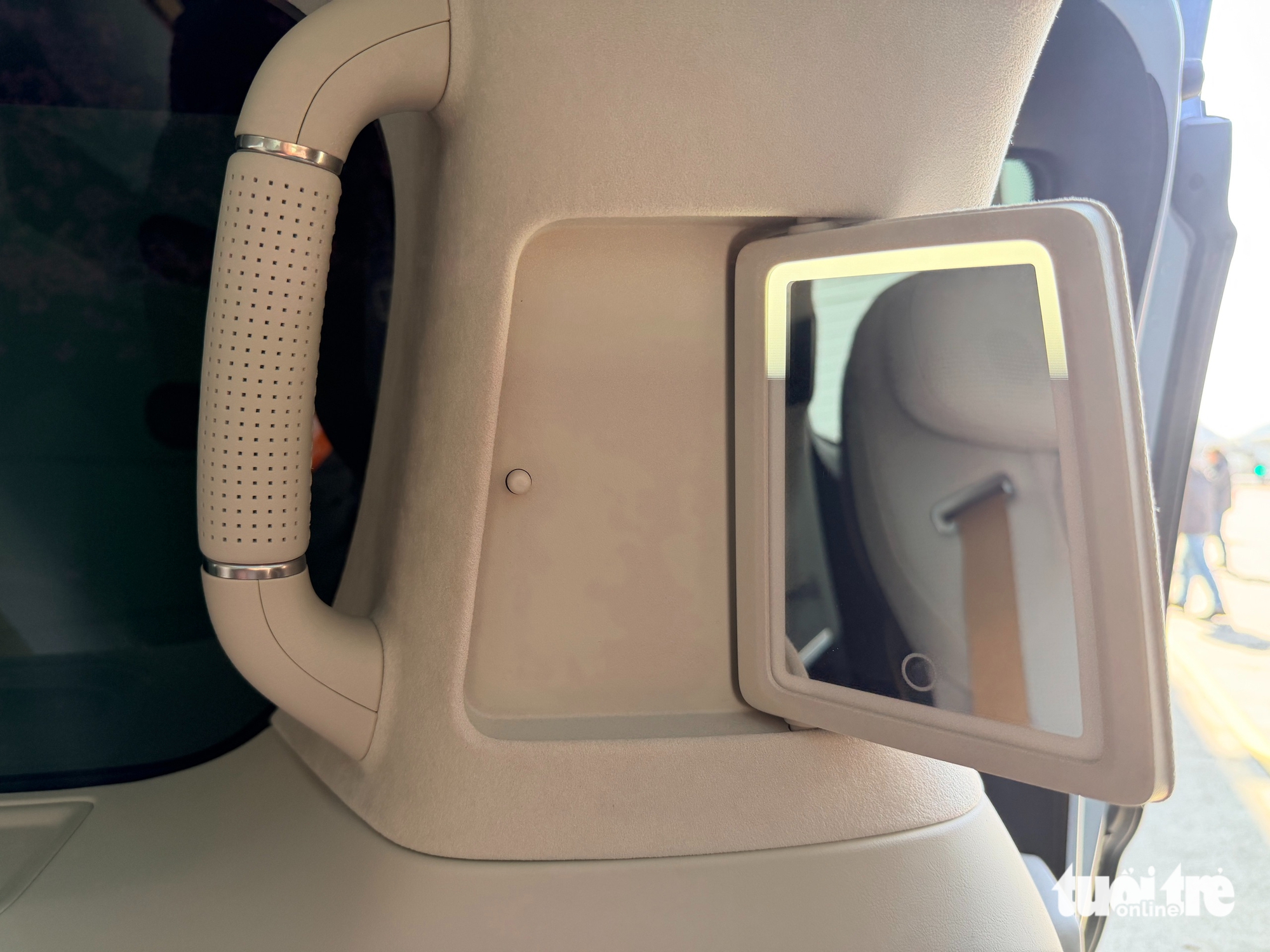 'Ngồi Zeekr 009 sắp về Việt Nam để hiểu vì sao Toyota Alphard sắp có đối thủ đáng gờm' 8 Zeekr - Ảnh 8.