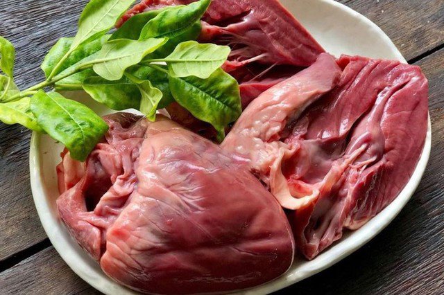 Ba bộ phận rất quý trên cơ thể lợn tốt như nhân sâm, tổ yến, chế biến theo cách này ăn giúp cơ thể tràn đầy sức sống 4 Tim lợn là thực phẩm giàu dinh dưỡng. Ảnh: TL