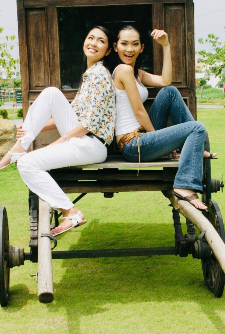 Kim Hiền đóng vai Út Ráng, em của Út Nhỏ, cô gái thẳng tính, thương chị nhưng bồng bột. Vốn thân thiết, đôi chị em dần mâu thuẫn nảy sinh khi cùng yêu một người. Trước bộ phim, cả hai từng đóng chung Dốc tình.