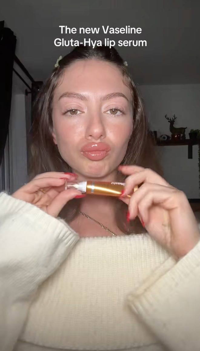 Brand 156 tuổi trình làng son dưỡng màu kiêm serum: Thành phần tuyệt hảo, khiến môi bạn tươi như quả mọng- Ảnh 12. Brand 156 tuổi trình làng son dưỡng màu kiêm serum: Thành phần tuyệt hảo, khiến môi bạn tươi như quả mọng- Ảnh 12.