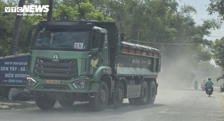 Xe tải cày nát Tỉnh lộ ở Đà Nẵng: 'Bão bụi' bức tử môi trường, dân “chết mòn”- Ảnh 2.