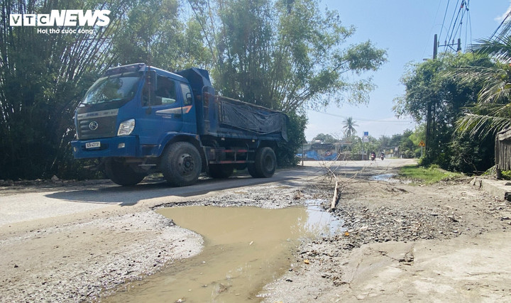 Xe tải cày nát Tỉnh lộ ở Đà Nẵng: 'Bão bụi' bức tử môi trường, dân “chết mòn”- Ảnh 6.