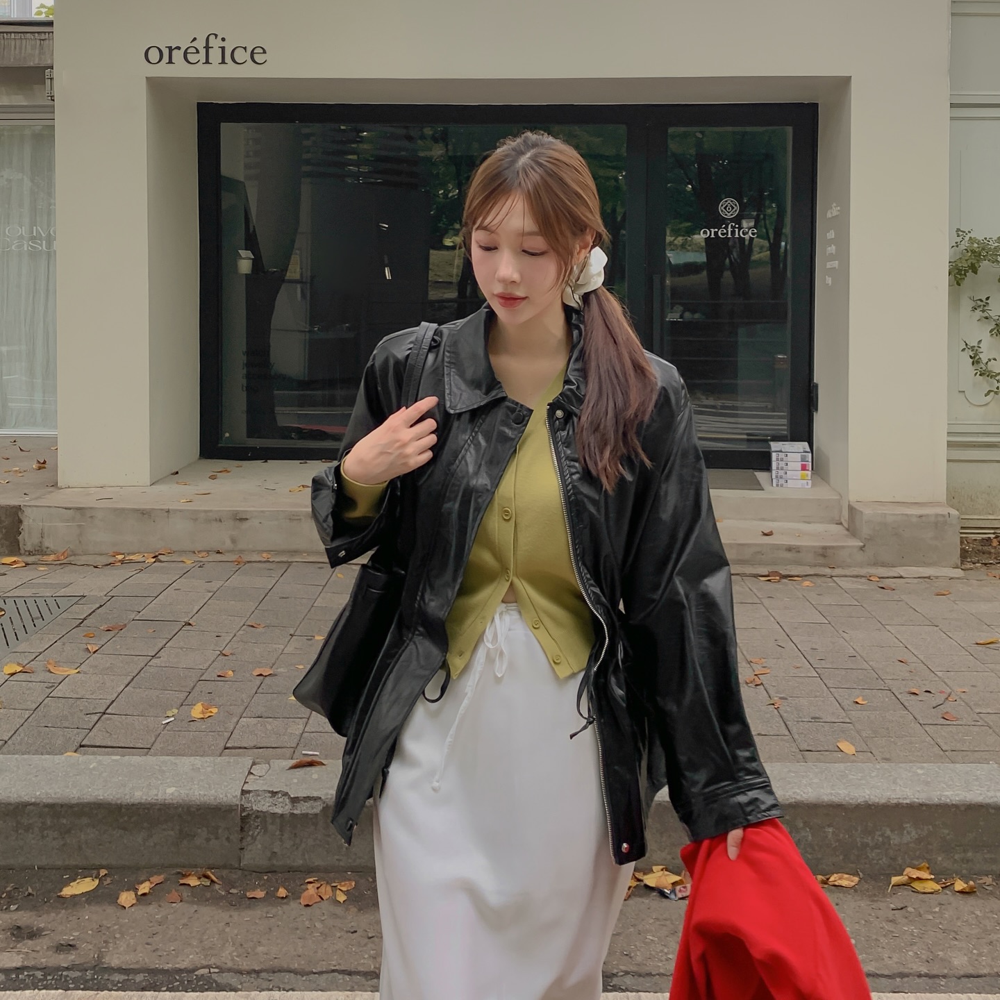 4 cách buộc tóc tuyệt đẹp và thanh lịch khi mặc áo len- Ảnh 4.