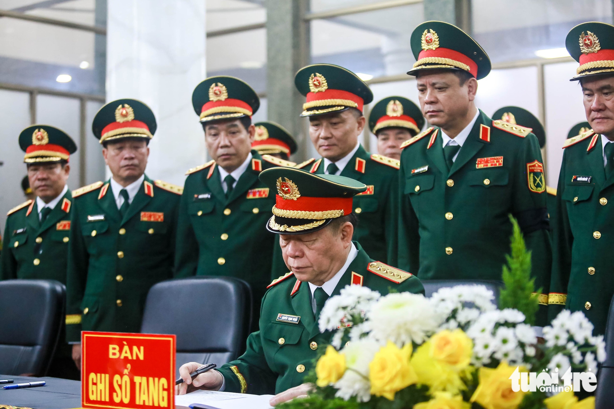 Lễ viếng Đại tướng Lê Văn Dũng, nguyên Chủ nhiệm Tổng cục Chính trị Quân đội nhân dân Việt Nam 8 Lễ viếng Đại tướng Lê Văn Dũng, nguyên Chủ nhiệm Tổng cục Chính trị Quân đội nhân dân Việt Nam - Ảnh 8.