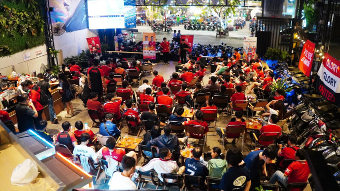 Một sự kiện xem chung Ngoại Hạng Anh do FPT Play phối hợp cùng Hội CĐV Manchester United tại Việt Nam tổ chức. Ảnh: FPT Play