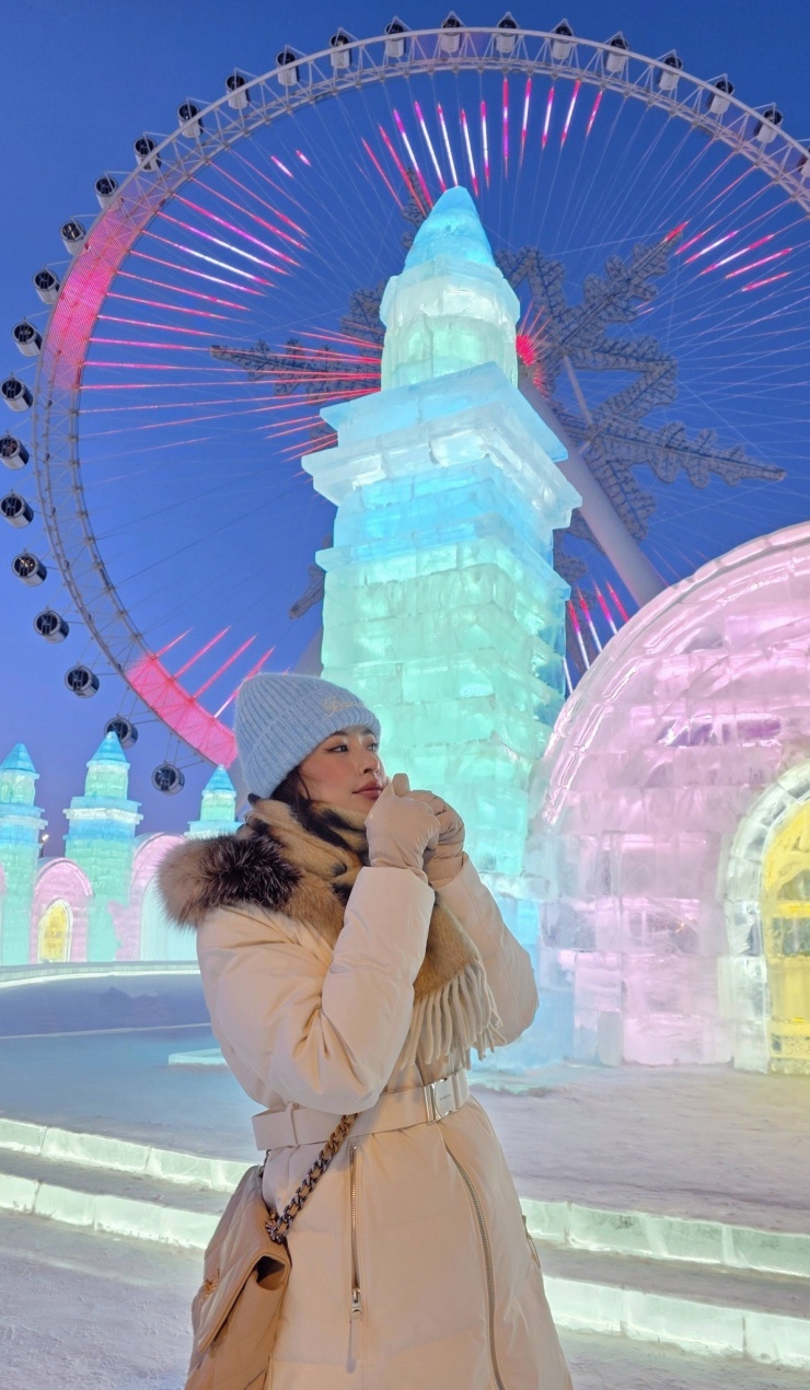 Chi Pu cùng nhóm bạn chịu lạnh -30 độ C khám phá xứ sở băng tuyết 3 Chi Pu cùng nhóm bạn chịu lạnh -30 độ C khám phá 'xứ sở băng tuyết' - 2