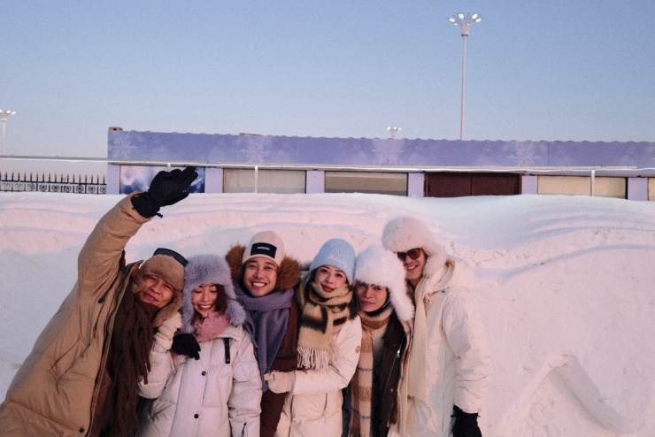 Chi Pu cùng nhóm bạn chịu lạnh -30 độ C khám phá xứ sở băng tuyết 5 Chi Pu cùng nhóm bạn chịu lạnh -30 độ C khám phá 'xứ sở băng tuyết' - 4