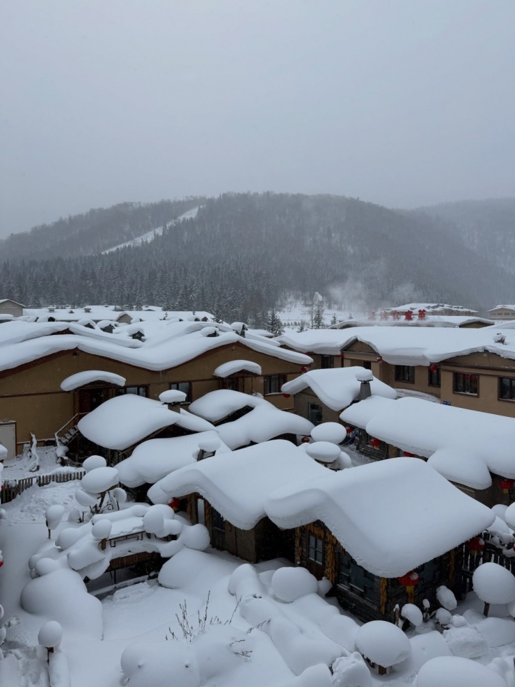 Chi Pu cùng nhóm bạn chịu lạnh -30 độ C khám phá xứ sở băng tuyết 11 Chi Pu cùng nhóm bạn chịu lạnh -30 độ C khám phá 'xứ sở băng tuyết' - 10