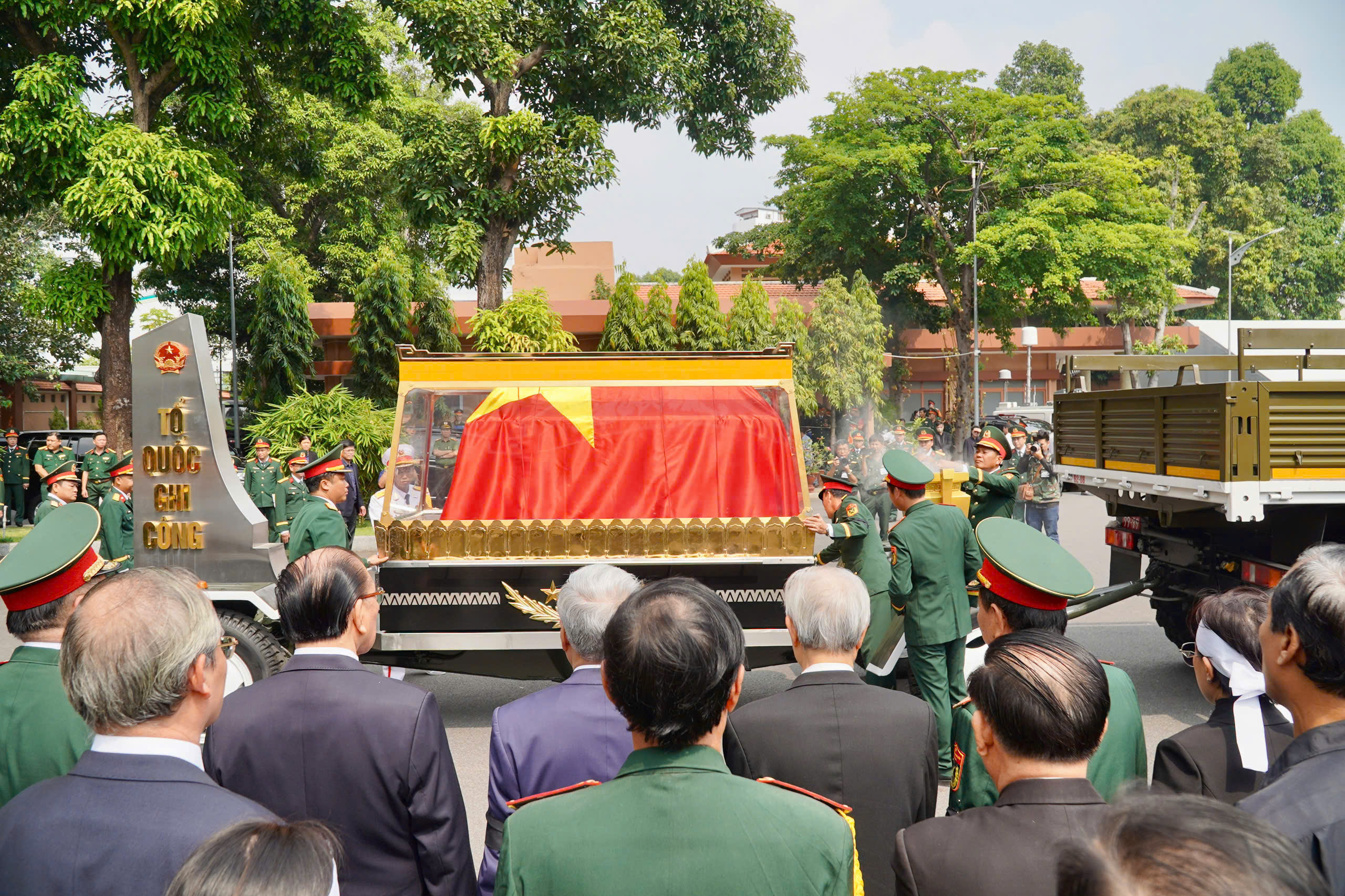 Tiễn đưa - Ảnh 6.