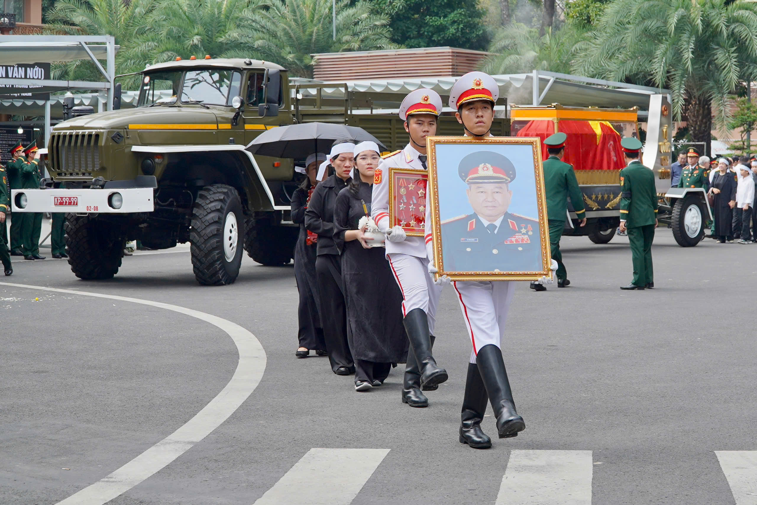 Tiễn đưa - Ảnh 7.