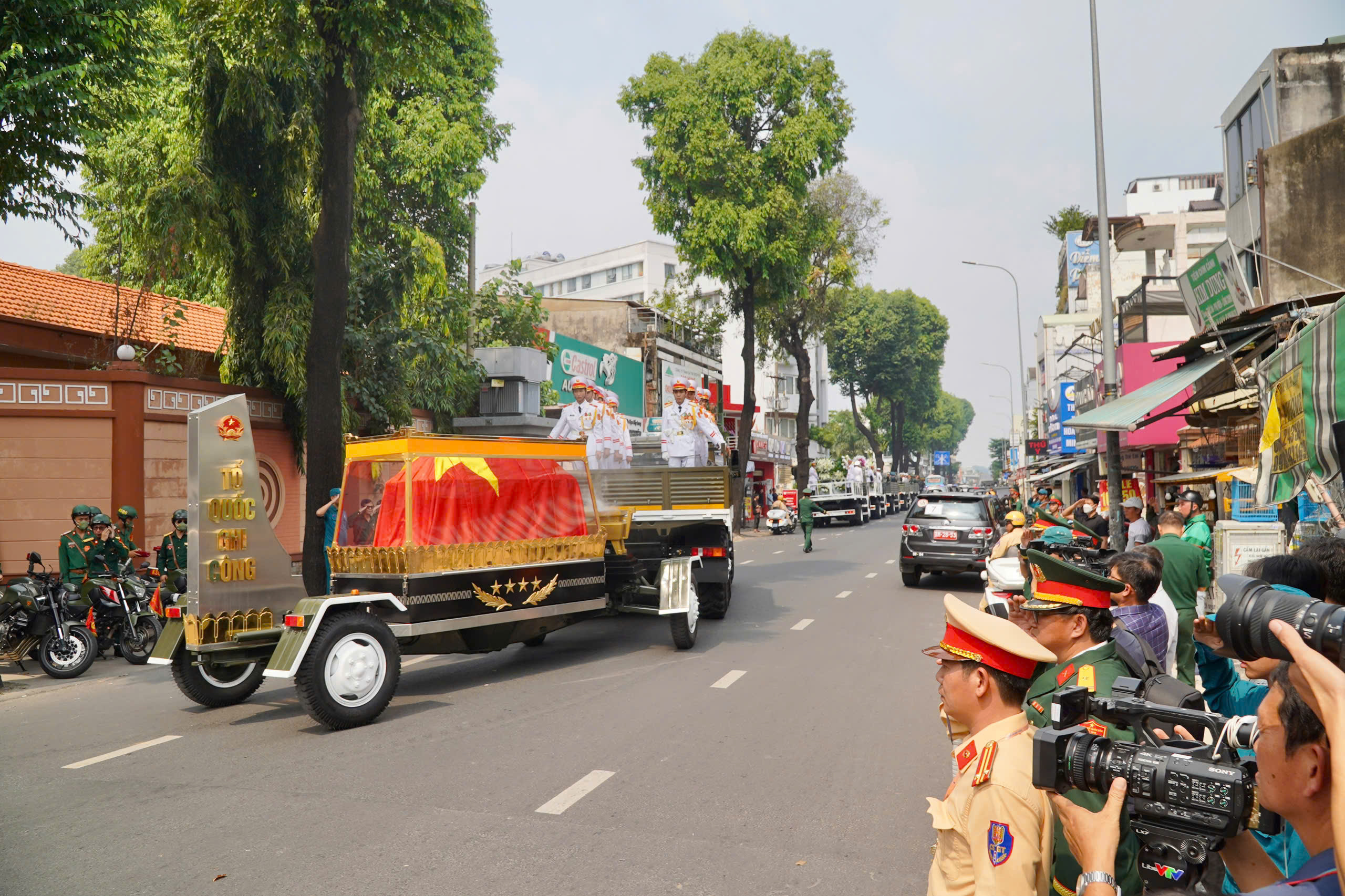 Tiễn đưa - Ảnh 8.