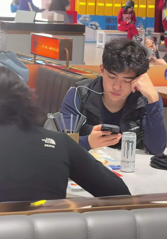 Quý tử nhà Tạ Đình Phong xứng danh “Gen 2 đỉnh chóp nhất”, đã tài năng còn đẹp trai hơn cả bố- Ảnh 5. Quý tử nhà Tạ Đình Phong xứng danh “Gen 2 đỉnh chóp nhất”, đã tài năng còn đẹp trai hơn cả bố- Ảnh 5.