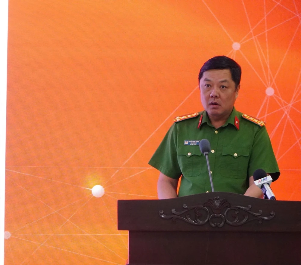 Đại tá Nguyễn Đình Dương, Phó giám đốc Công an TP.HCM nêu các nhiệm vụ trọng tâm của ngành trong năm 2026, trong đó có hoàn thiện hạ tầng số và dữ liệu số. Ảnh: THANH TUYỀN Năm 2026, Công an TP.HCM sẽ xây dựng và đưa vào vận hành Trung tâm Giám sát an ninh mạng -cong-an-tphcm.jpg
