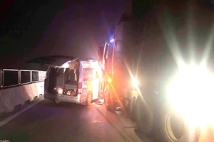 Hiện trường vụ tai nạn liên hoàn trên cao tốc Bắc – Nam qua Thanh Hóa, khiến 4 người tử vong