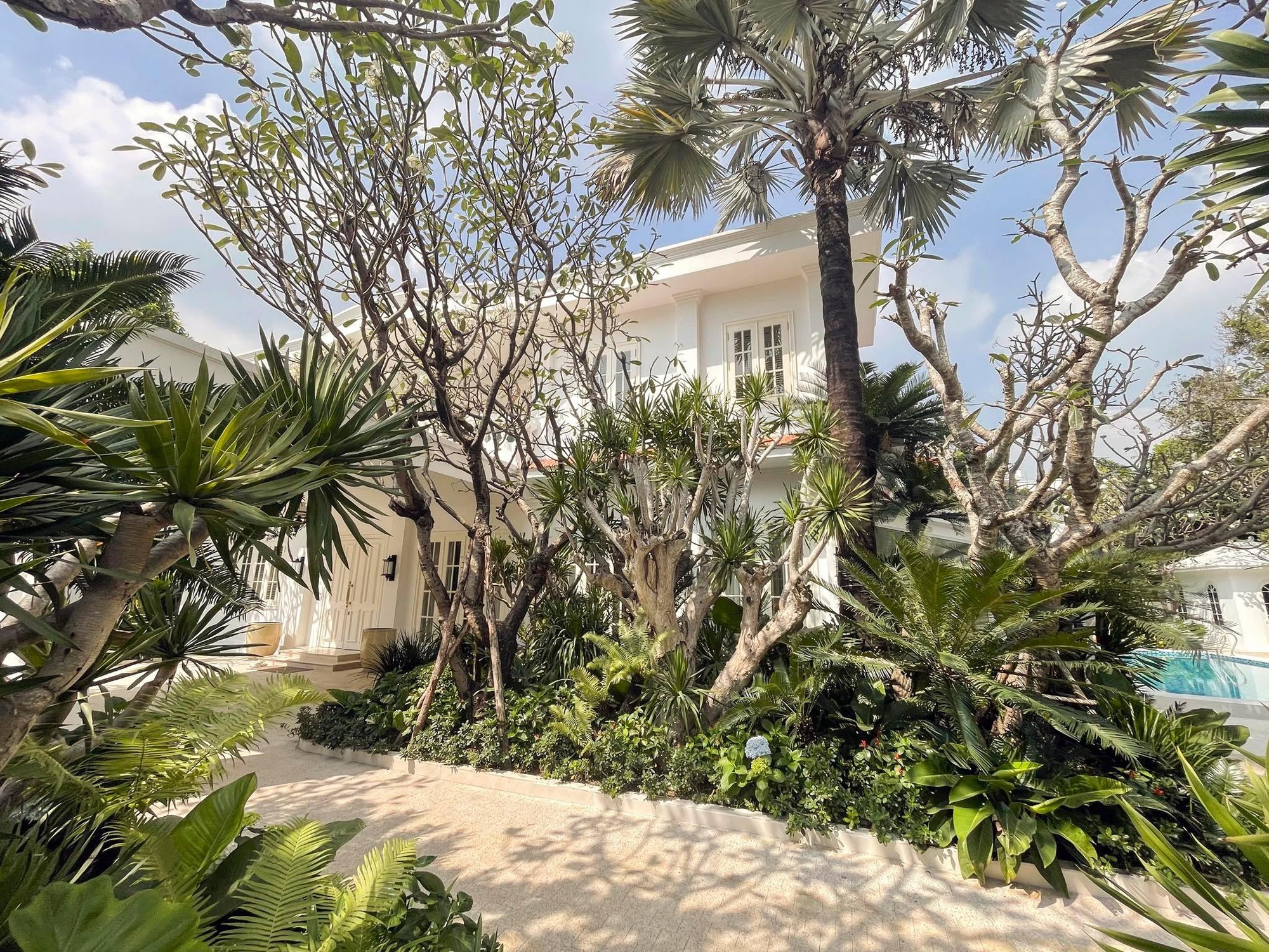 Cả showbiz có đúng 1 người: Nuôi 10 người con không cùng huyết thống, ở biệt thự Cả showbiz có đúng 1 người: Nuôi 10 người con không cùng huyết thống, ở biệt thự