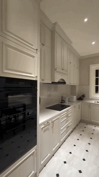 Cả showbiz có đúng 1 người: Nuôi 10 người con không cùng huyết thống, ở biệt thự Cả showbiz có đúng 1 người: Nuôi 10 người con không cùng huyết thống, ở biệt thự