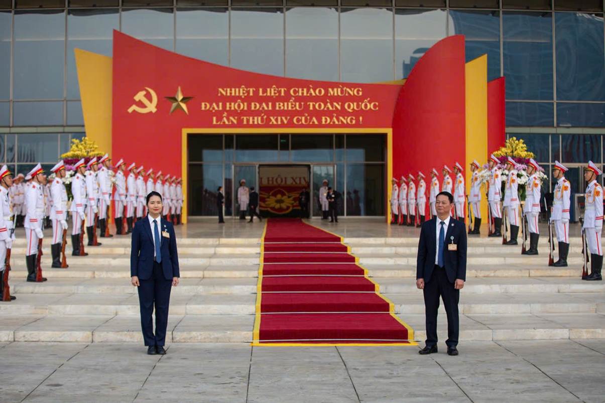 Diễn tập dẫn đoàn , xếp xe phục vụ Đại hội Đảng an toàn và hiệu quả - Ảnh 4.