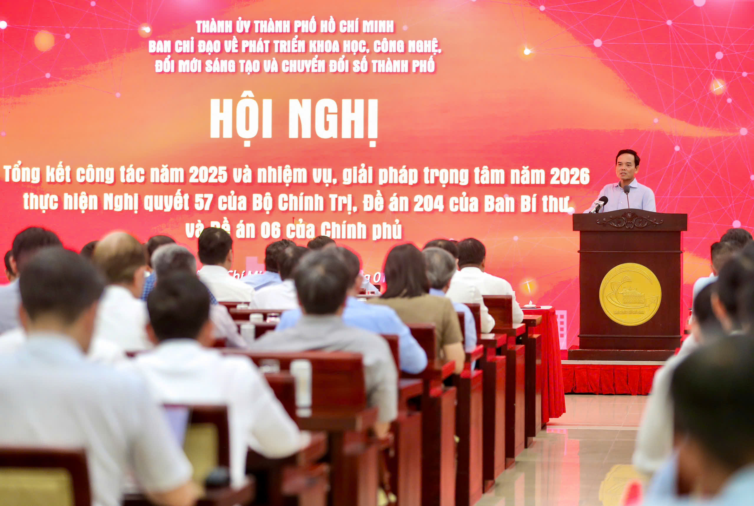 Bí thư Thành ủy TPHCM: Không đi nhanh bằng khoa học - công nghệ, thành phố sẽ mãi là người đến sau - Ảnh 3.