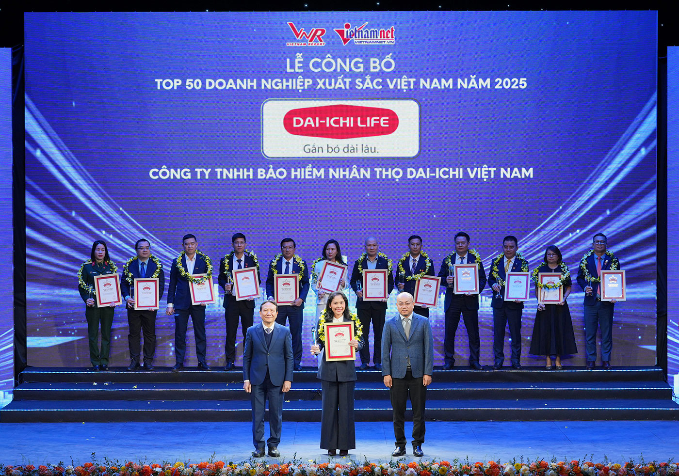Dai-ichi Life Việt Nam đạt ‘Top 500 Doanh nghiệp lớn nhất Việt Nam’ 10 năm liên tiếp  - Ảnh 2.