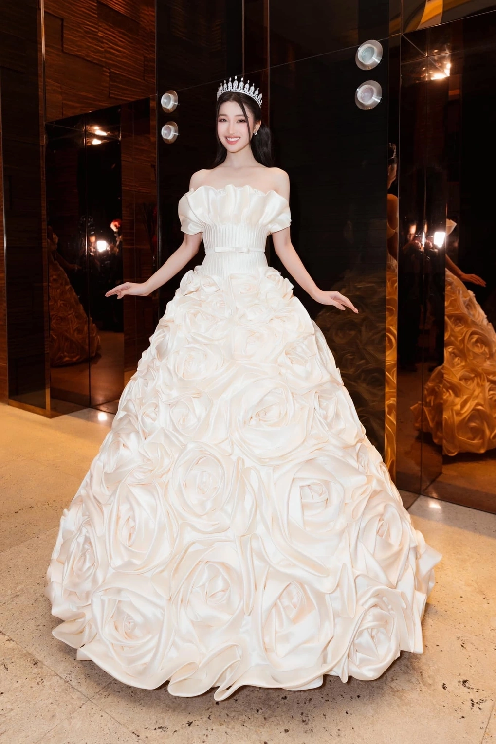 Những lần Phương Nhi khoe sắc với váy cưới 4 Những lần Phương Nhi khoe sắc với váy cưới - 4