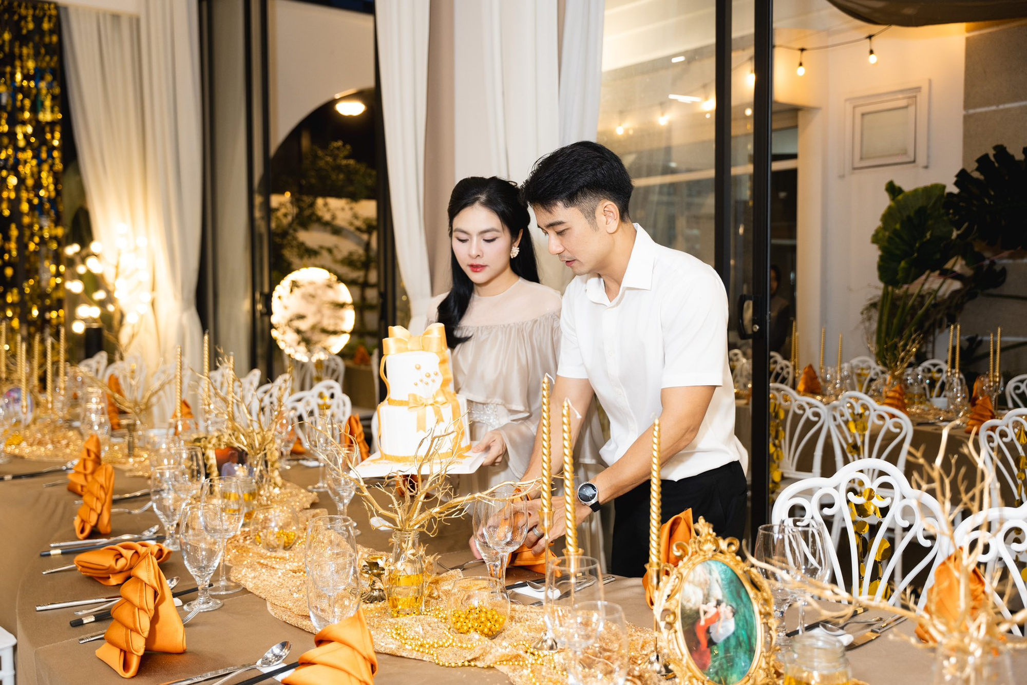 Phú bà 4 con ở dinh thự 1000m2 tự tay chuẩn bị lễ kỷ niệm 10 năm ngày cưới, đỉnh thế này bảo sao chồng mê đắm!- Ảnh 13.