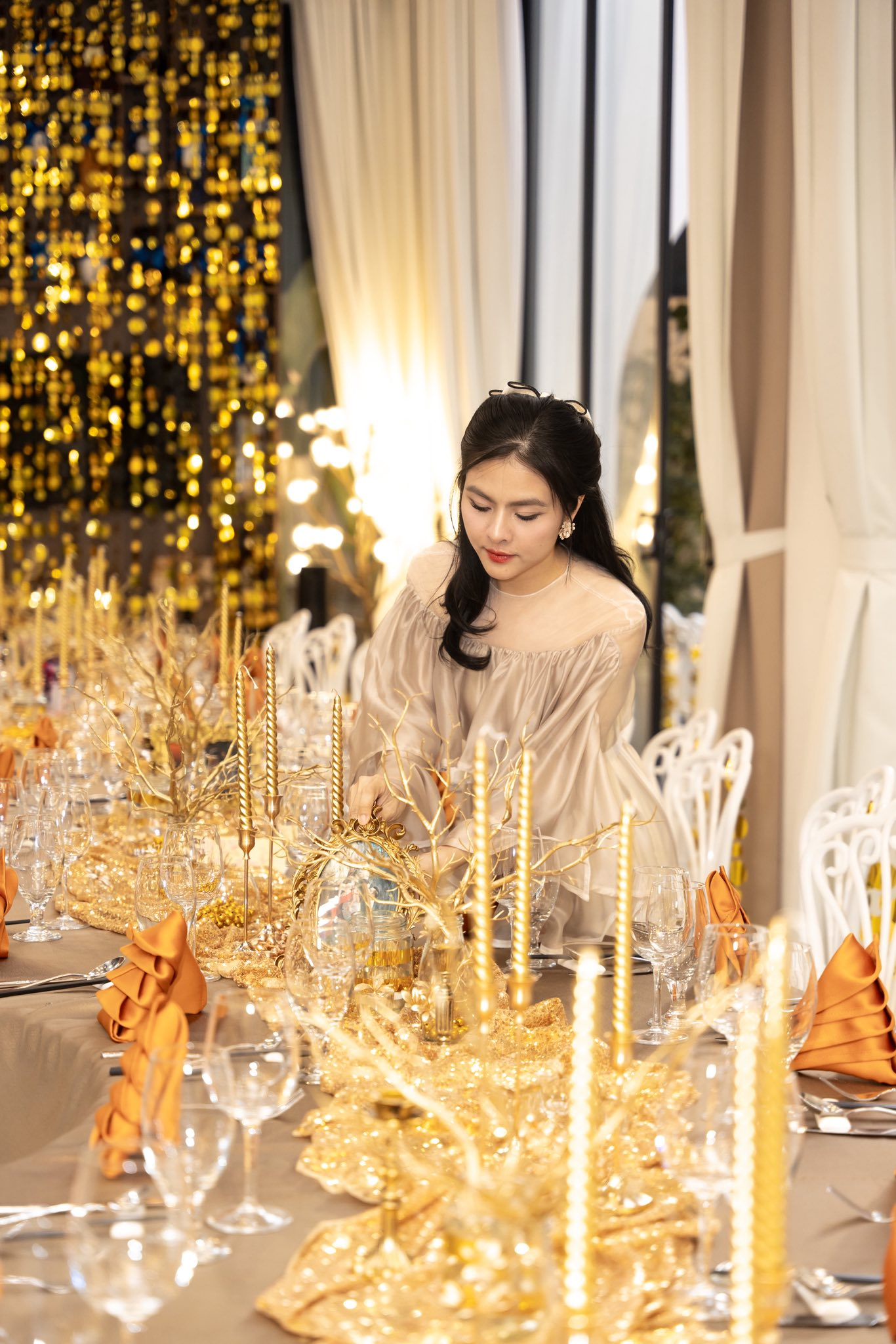 Phú bà 4 con ở dinh thự 1000m2 tự tay chuẩn bị lễ kỷ niệm 10 năm ngày cưới, đỉnh thế này bảo sao chồng mê đắm!- Ảnh 14.