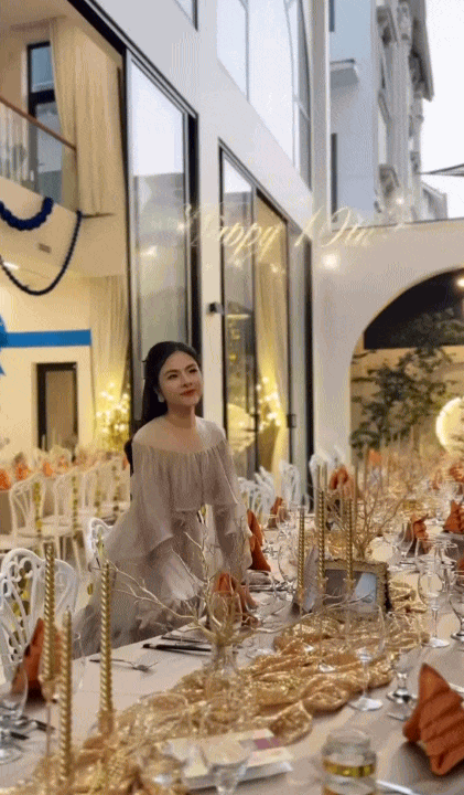 Phú bà 4 con ở dinh thự 1000m2 tự tay chuẩn bị lễ kỷ niệm 10 năm ngày cưới, đỉnh thế này bảo sao chồng mê đắm!- Ảnh 15.