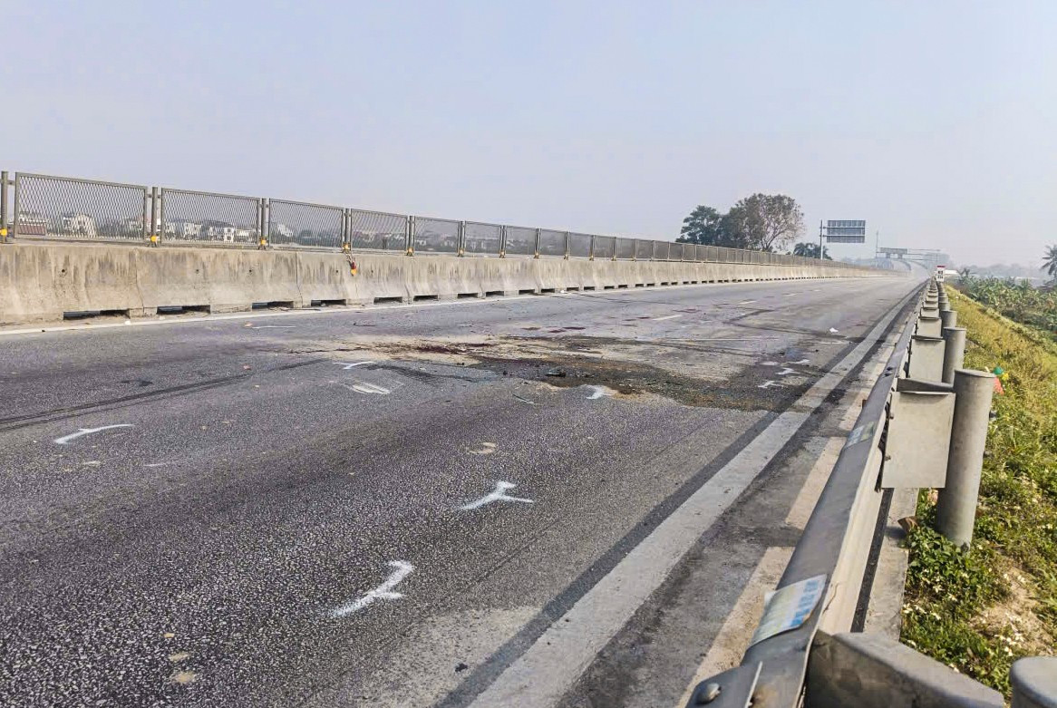 Tai nạn liên hoàn trên cao tốc qua Thanh Hóa làm 4 người chết: Các nạn nhân là anh em, họ hàng- Ảnh 2.