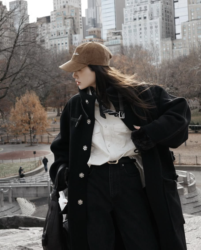 Diện áo sơ mi trắng tinh giản nhưng luôn ghi điểm thanh lịch- Ảnh 10. Diện áo sơ mi trắng tinh giản nhưng luôn ghi điểm thanh lịch- Ảnh 10.