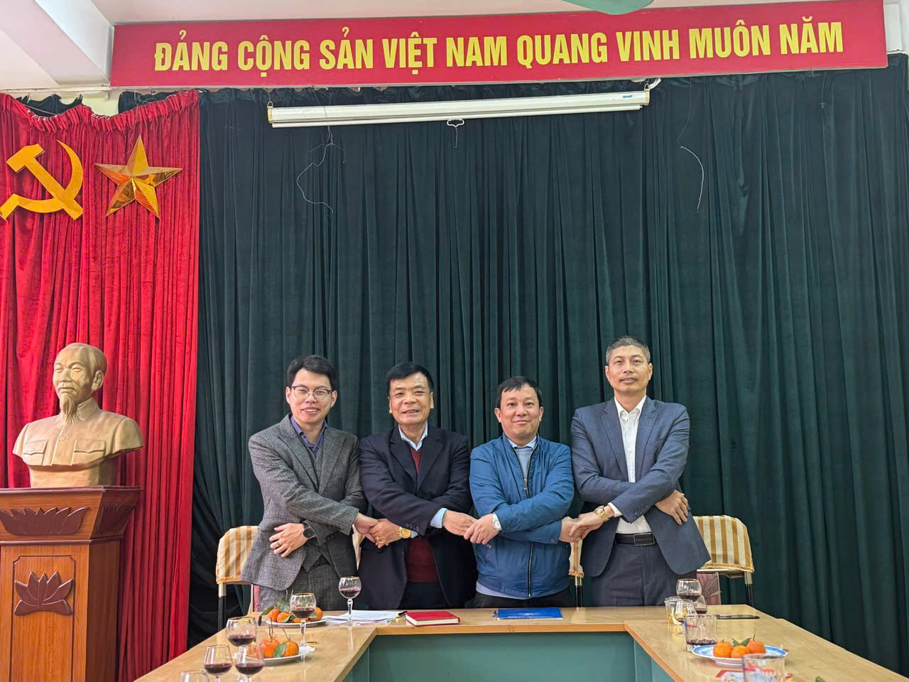 Chào năm mới 2026: Tạp chí Thanh niên cùng tuổi trẻ Việt Nam tự hào, vững tin theo Đảng- Ảnh 2.