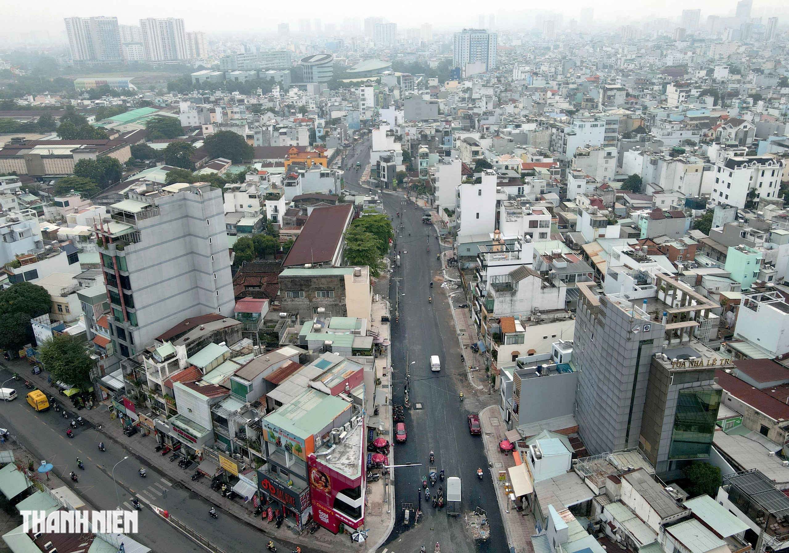 Đường Chu Văn An dần về đích, hàng loạt cột điện vẫn án ngữ mặt đường - Ảnh 5.