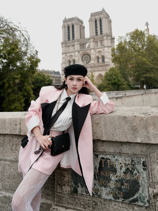 Từ công sở đến tiệc tối, diện cà vạt nữ chuẩn sành điệu 5 Từ công sở đến tiệc tối, diện cà vạt nữ chuẩn sành điệu - Ảnh 6.