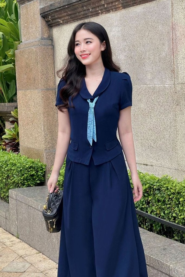 Từ công sở đến tiệc tối, diện cà vạt nữ chuẩn sành điệu 7 Từ công sở đến tiệc tối, diện cà vạt nữ chuẩn sành điệu - Ảnh 8.