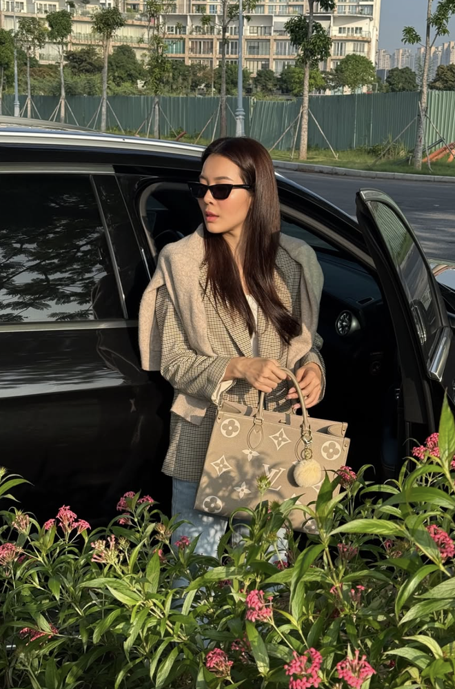 Áo blazer và những bản phối dễ áp dụng cho nàng bận rộn- Ảnh 8. Áo blazer và những bản phối dễ áp dụng cho nàng bận rộn- Ảnh 8.